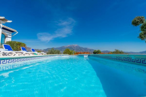 Las Alondras stunning lake views, Los Romanes